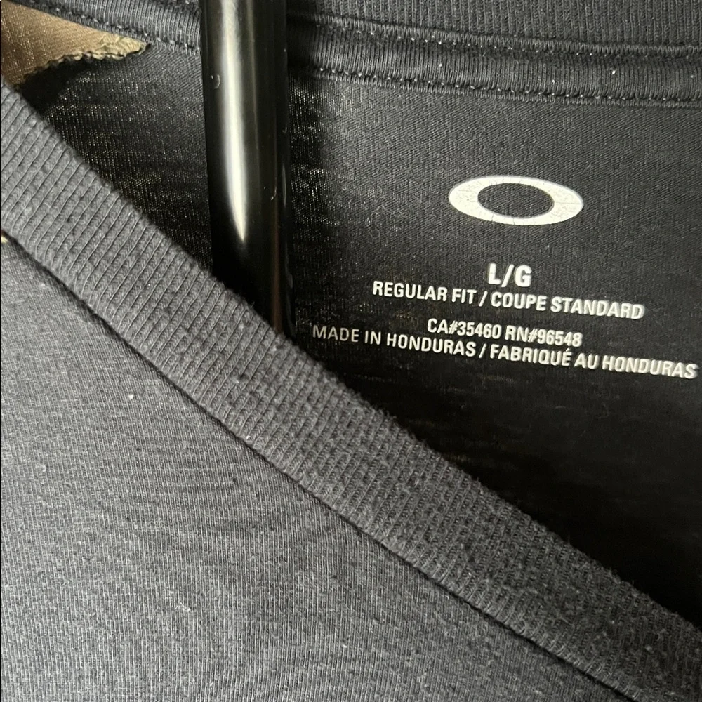 Oakley Black and Tan Long Sleeve Tee. - Picture 2 of 3